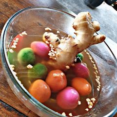 A picture of Wedang Ronde.