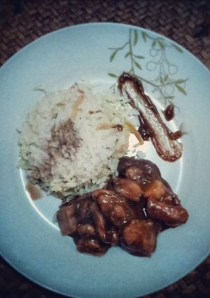 Una foto de Arroz árabe con pollo teriyaki