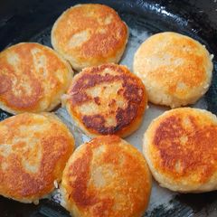 A picture of Frozen aloo tikki.