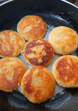 A picture of Frozen aloo tikki.