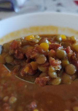 Una foto de Lentejas con chorizo y jamón en MCC o Thermomix