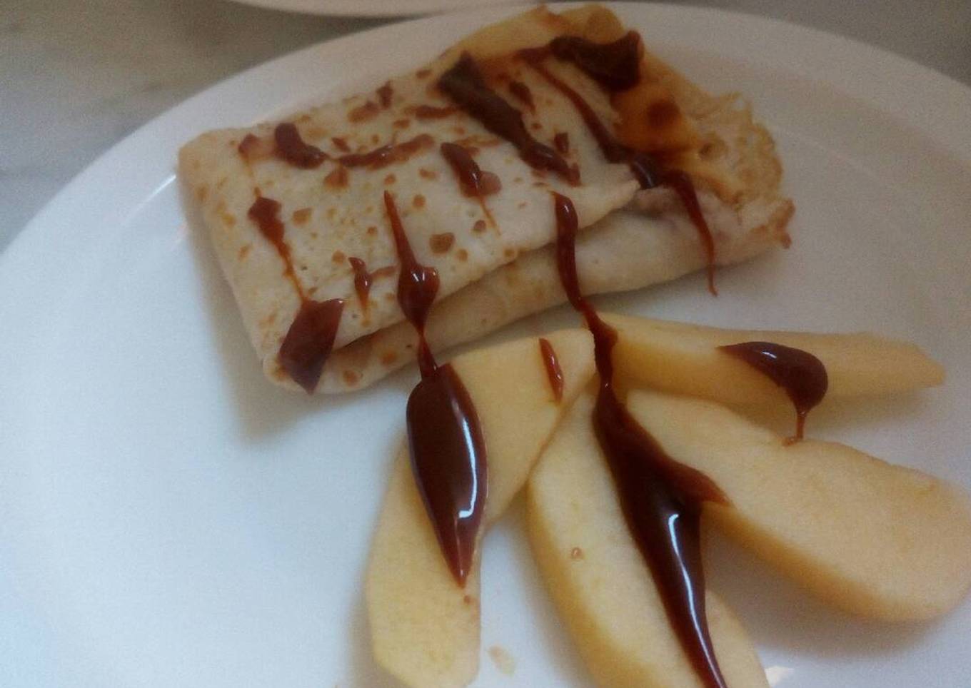 Crêpes con manzana y dulce de leche