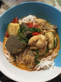 รูปของ แกงเผ็ดไก่ ขนมจีน