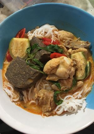 รูปของ แกงเผ็ดไก่ ขนมจีน
