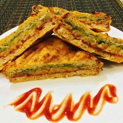 Stuffed bread pakoras A picture of Stuffed bread pakoras.