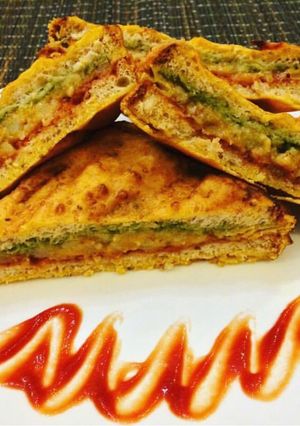 A picture of Stuffed bread pakoras.