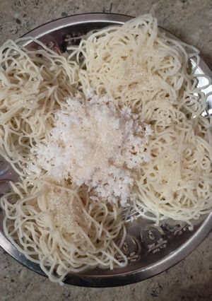 இடியாப்பம்(idiyappam recipe in tamil) செய்முறை முக்கிய புகைப்படம்