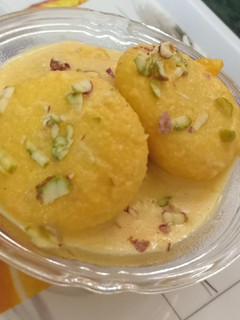 A picture of Rasmalai Rosgulla rabdi.