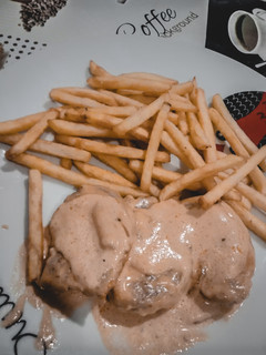 Una foto de Medallones de solomillo con salsa