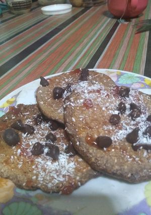 Una foto de Hot cakes de avena y chocolate (pancakes)