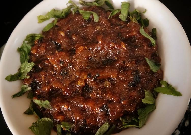 Recipe of Speedy Onion and red chilli chutney