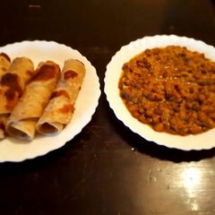 A picture of #mykenyantraditionaldish pigeon peas served with Chapati.