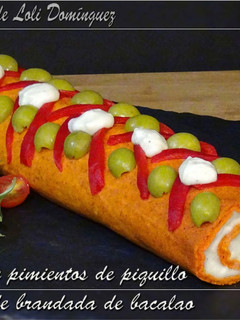 Una foto de Rollo de pimientos de piquillo rellenos de brandada de bacalao