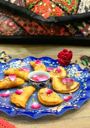 A picture of Atayef/ KatayefArabic sweet pancakes.
