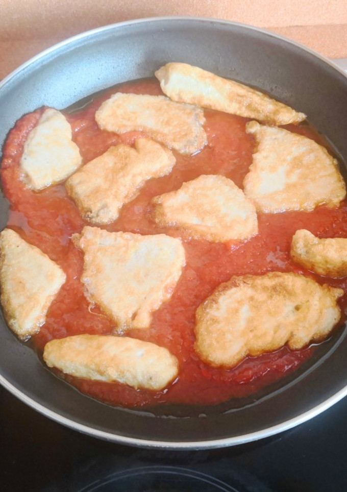 Una foto de Bonito con tomate