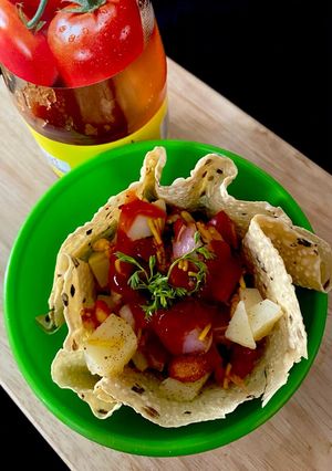 पापड़ कटोरी चाट(Papad katori chaat recipe in hIndi) रेसिपी मुख्य फोटो