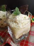 Crema de mango y chocolate blanco con avellanas