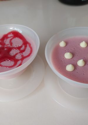 Una foto de Cuajada de fresas y plátano