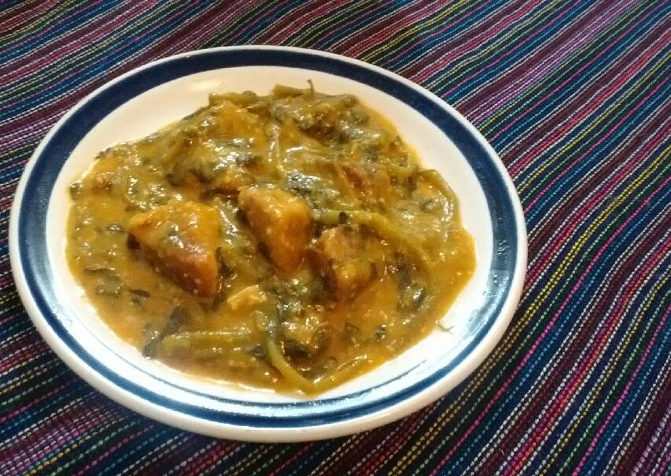 Carne de puerco 🐷 con verdolagas 🌱 en salsa mixta 🍈🍅