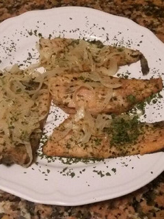 Una foto de Truchas encebolladas