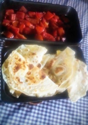 Una foto de Quesadillas 🧀 y tomates horneados especiales 🍅