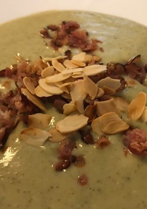 Póréhagymás brokkoli krémleves recept fotója
