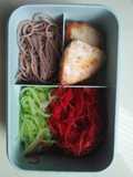 Eat clean: Sườn áp chảo, bún gạo lứt, bí đao, củ dền luộc