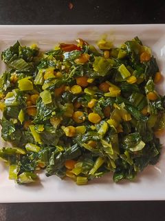 हरबऱ्याची डाळ घालून केलेली कांद्याची पात (Harbharachi Dal Kandyachi Paat Recipe In Marathi) रेसिपी चे मुख्य फोटो