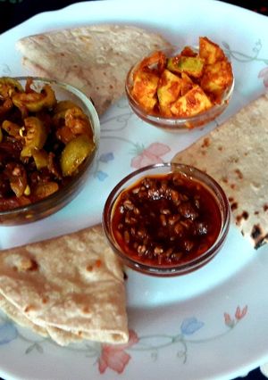 કંકોડા નું શાક (Kantola Shak Recipe In Gujarati) રેસીપી મુખ્ય ફોટો