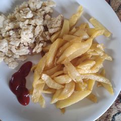 Chips with scrambled egg and ketchup A picture of Chips with scrambled egg and ketchup.