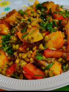 स्प्राउट्स (sprouts recipe in Hindi) रेसिपी मुख्य फोटो
