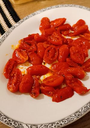 Φωτογραφία της συνταγής Ντοματίνια ψητά με μυρωδικά για πολλές χρήσεις