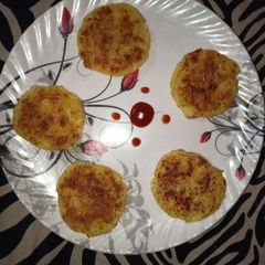 A picture of Aaloo (potatoes) ki tikki.