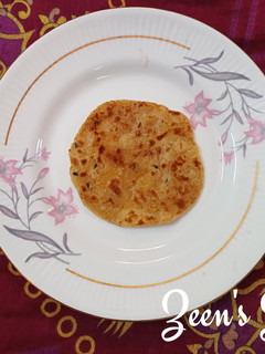 A picture of Mini Rotis or Chapatis.