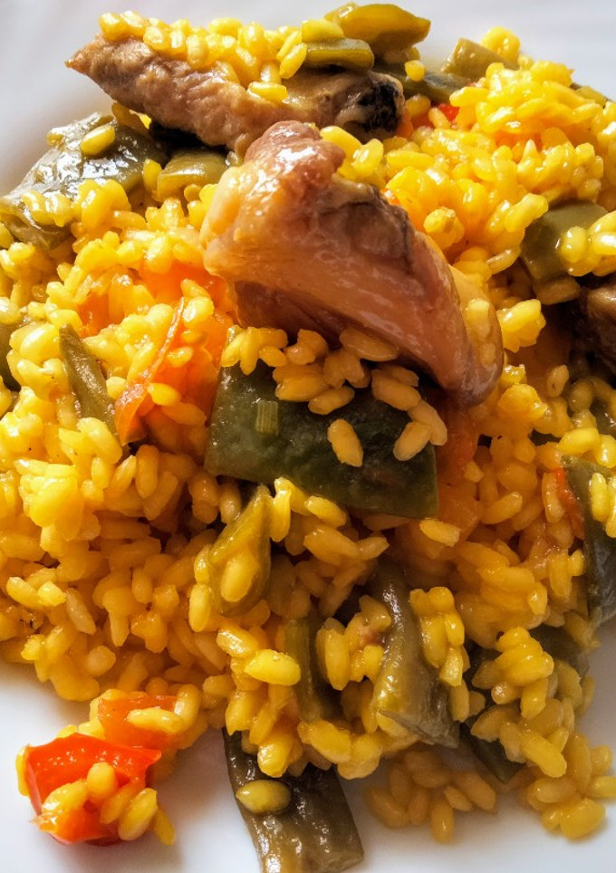 Una foto de Paella de costilla