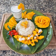 A picture of Mango Sticky Rice Dessert.