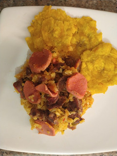 Una foto de Arroz de carne de res con salchichón