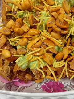 કચોરી ચાટ (Kachori Chaat Recipe In Gujarati) રેસીપી મુખ્ય ફોટો