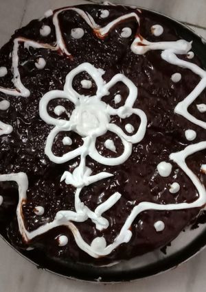 चॉकलेट गनाश केक (Chocolate ganache cake recipe in hindi) रेसिपी मुख्य फोटो