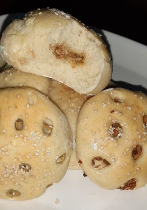 A picture of Chicken kabab bun/ burger.