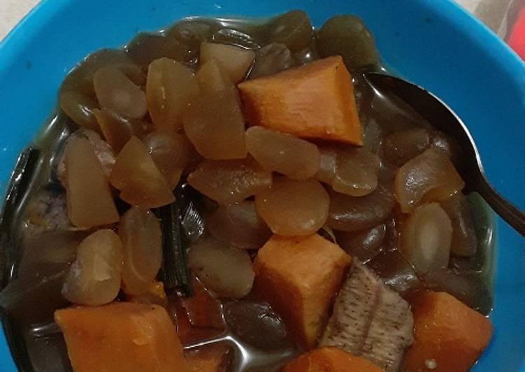 39. Kolak kolang kaling waluh pisang