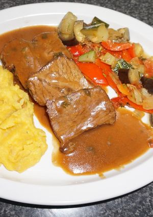 Una foto de Tapapecho a la olla o cacerola