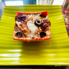 A picture of Instant katori pizza.