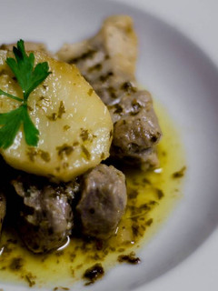 Una foto de Costilla en salsa de vino blanco