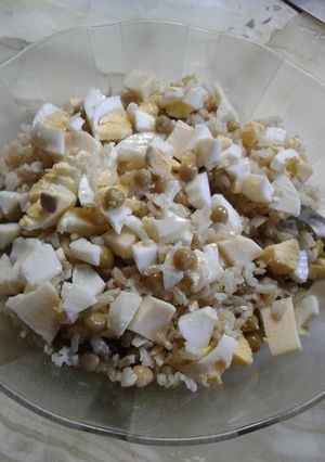 Una foto de Ensalada de arroz integral y palmitos