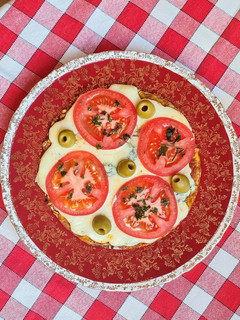 Una foto de Pizza de zanahoria sin harina y en sartén 🥕 Sábado de pizza saludable, sin horno 🥕🥵🍕y ¡re fácil!