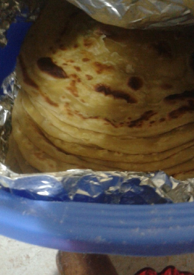 A picture of Tumeric chapatis.