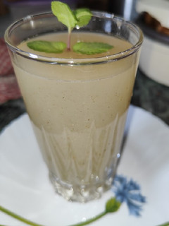 आम पन्ना (aam panna recipe in Hindi) रेसिपी मुख्य फोटो