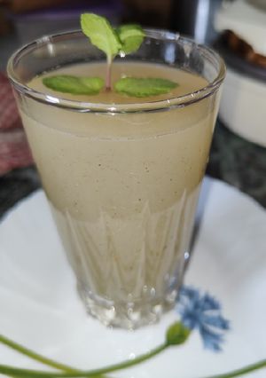 आम पन्ना (aam panna recipe in Hindi) रेसिपी मुख्य फोटो