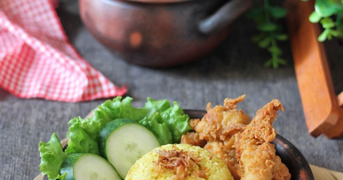 Nasi Kuning Ayam Krispi